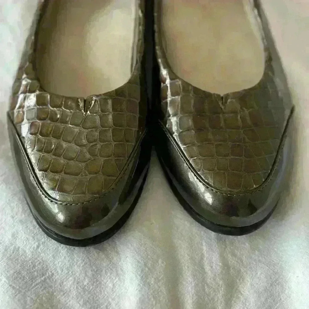 Trotters Women’s Arnello Flat, Size 6.5 - Picture 3 of 7